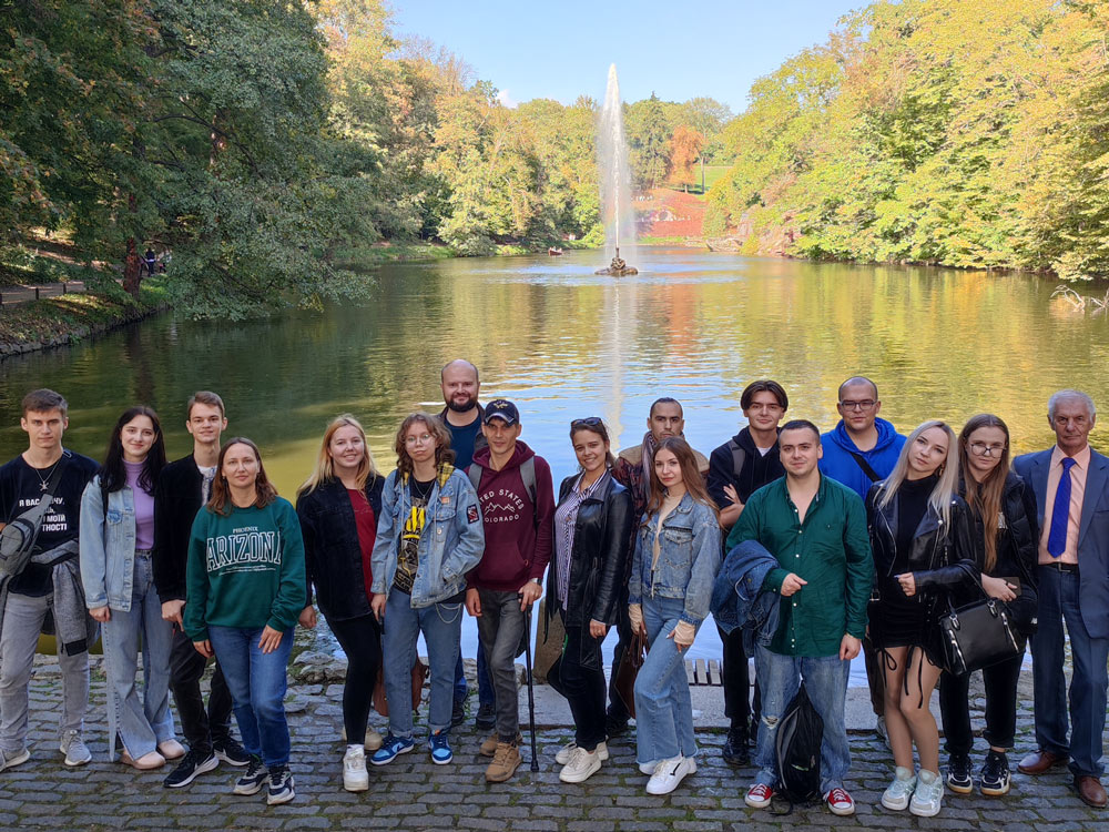 Незабутня поїздка до Софіївського парку: студенти та викладачі кафедри математики та цифрових технологій у захваті від подорожі